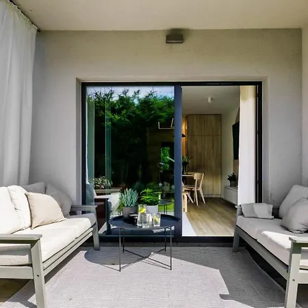 Inthemiddle Apartment *